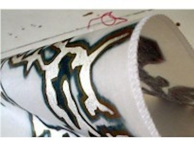 Plastic solar cells applied to energy clothing