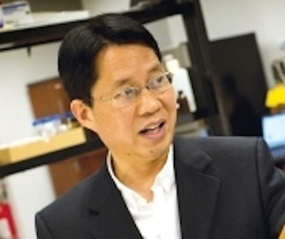 Hybrid nanomaterial converts light and thermal energy into electricity