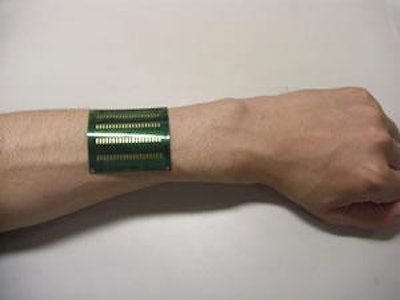 Device generates electricity from both light and heat