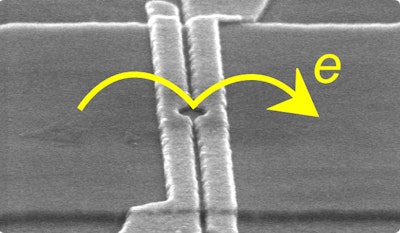 Nanodevice builds electricity from tiny pieces