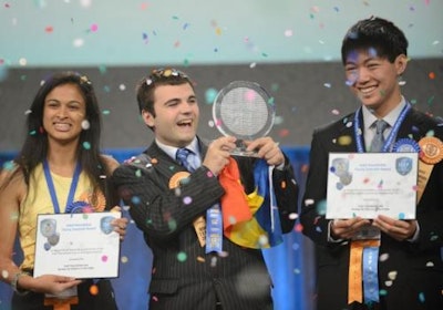 Student wins award for high speed capacitor
