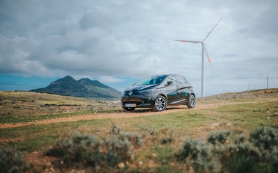 Renault and EEM create first "smart island"