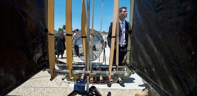 A Venetian blind-inspired power generator