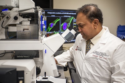 Electric field-based dressing to help heal wound infections