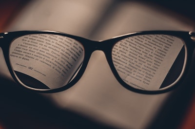 Smart glasses track your eyes to focus on what you see