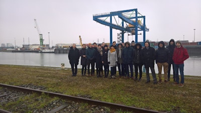Hydrogen-powered river vessel for zero-emission shipping