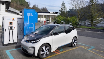 Electric Vehicle Charging Station Uses Second Life Batteries