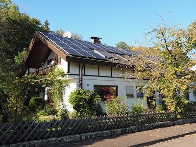 Algorithms Predict Output of Solar Cells