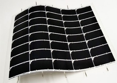Conversion Efficiency of 32.65% in Flexible, Lightweight Solar