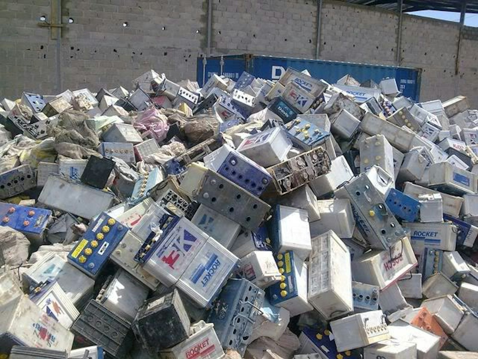 Recycling Old Batteries Into Solar Cells Off Grid Energy Independence This Could Be A Clic Win Solution System Proposed By Researchers At Mit Recycles Materials From Discarded Car Batteries Potential Source Of