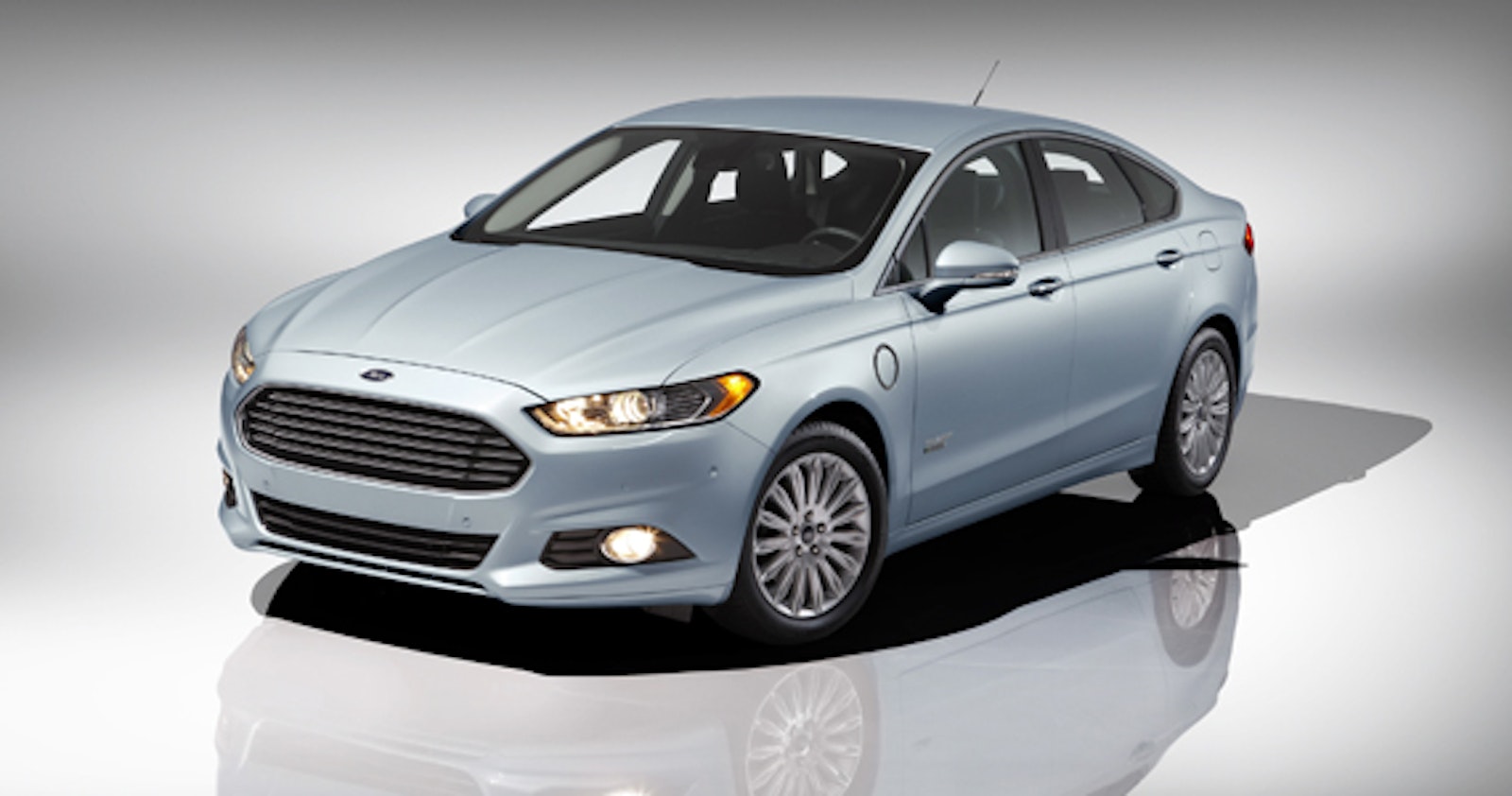 Ford Fusion Energi Delivers 620 Mile Range 21 In Ev Mode Electric Already Ford S Most Fuel Efficient Sedan The All New Fusion Energi Now Has An Epa Rated Total Range Of Up To 620 Miles And Ability Drive 21